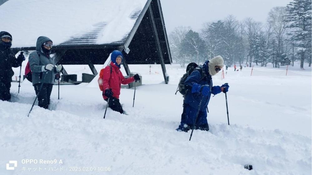 004スキー場ラッセル体験　雪は深いぞ