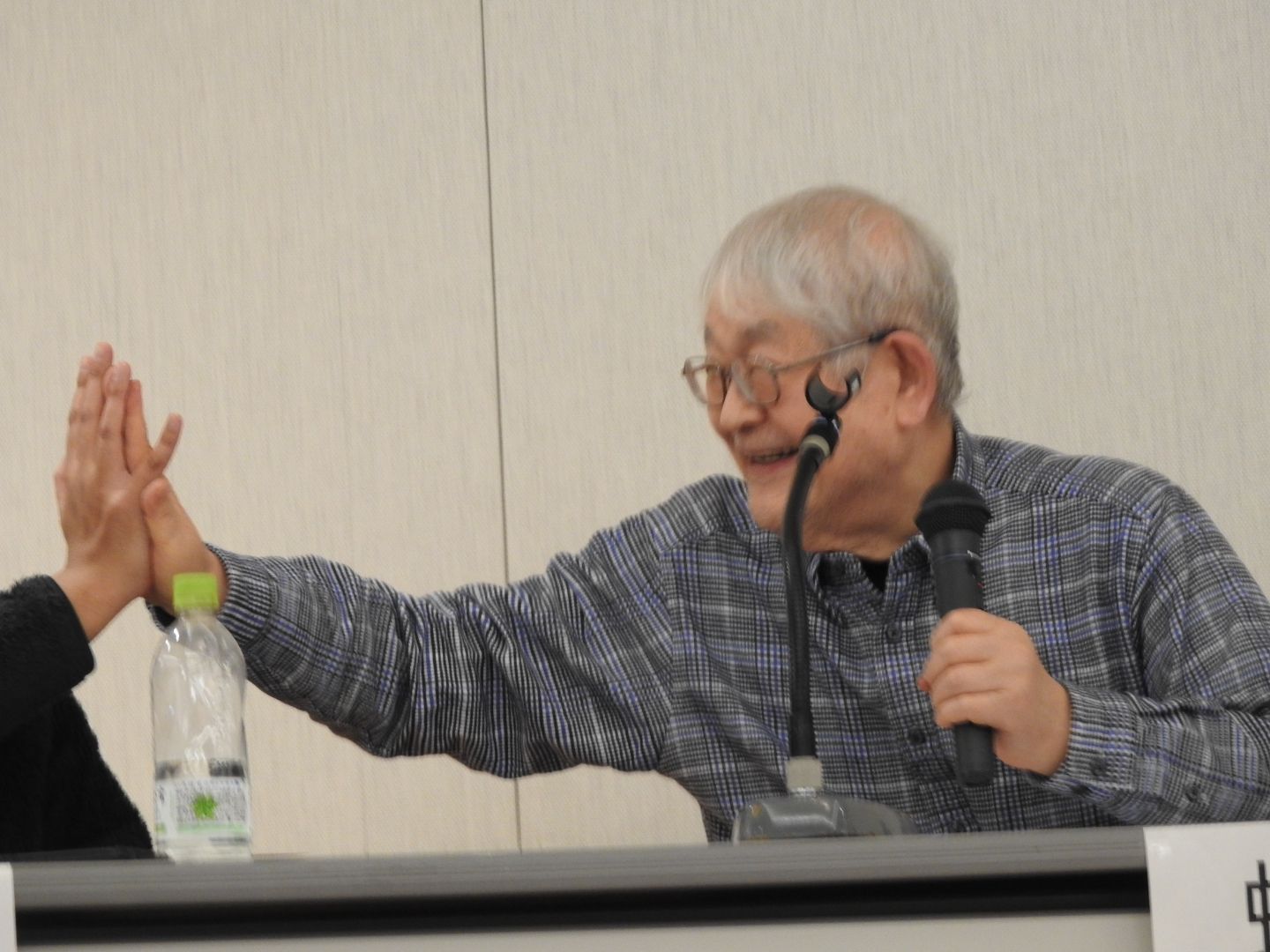 DSCN0773ハイタッチ蟻塚氏